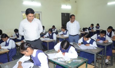 रायपुर कलेक्टर ने किया बोर्ड परीक्षा केंद्रों का औचक निरीक्षण....