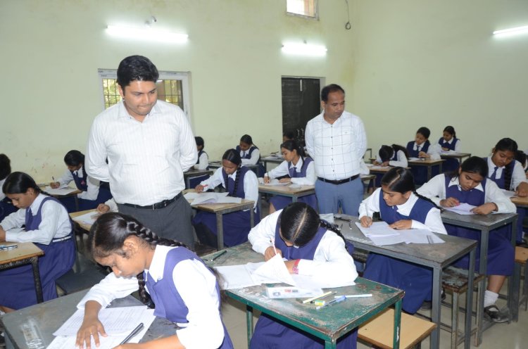 रायपुर कलेक्टर ने किया बोर्ड परीक्षा केंद्रों का औचक निरीक्षण....