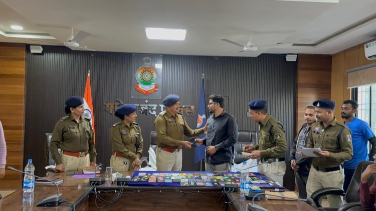 होली से पहले गरियाबंद पुलिस का बड़ा उपहार: साइबर सेल ने खोजे 78 गुमशुदा मोबाइल, मालिकों के खिले चेहरे ...
