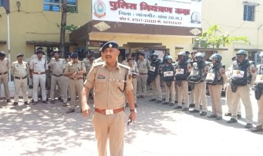 होली पर जांजगीर पुलिस का सख्त पहरा: सुरक्षा और शांति के लिए निकाला फ्लैग मार्च ...