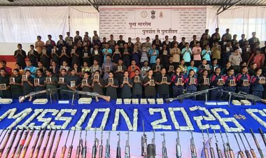 बस्तर में ऐतिहासिक 'पूना मारगेम': 108 माओवादियों का आत्मसमर्पण, करोड़ों की डंप बरामदगी से टूटी नक्सलवाद की कमर ...