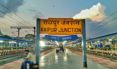 रायपुर रेल मंडल की बड़ी कार्रवाई: 'सीक्रेट मिशन' में 5 अवैध वेंडर गिरफ्तार, भारी मात्रा में नकली पानी की बोतलें जब्त