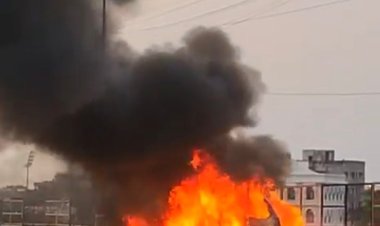 रायपुर: आमानाका ओवरब्रिज पर चलती कार बनी आग का गोला, चालक ने कूदकर बचाई जान