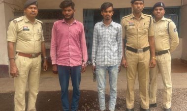 धमतरी पुलिस की मादक पदार्थ के विरुद्ध एक और कार्यवाही - गांजा बिक्री करते दो आरोपी रंगे हाथ गिरफ्तार ...