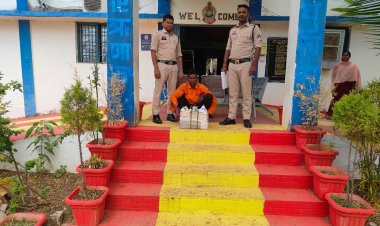 गरियाबंद पुलिस द्वारा ओडिशा प्रांत के 30 लीटर देशी कच्ची महुआ शराब के साथ आरोपी को किया गया, गिरफ्तार ...