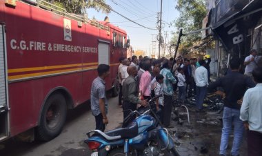 प्रताप चौक में आग का कहर: साक्षी फैशन शोरूम पूरी तरह जलकर खाक ...