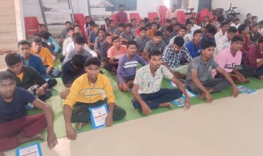 बीजापुर में हिंसा का रास्ता छोड़ थामी कलम, 85 आत्मसमर्पित माओवादियों ने दी साक्षरता परीक्षा ...