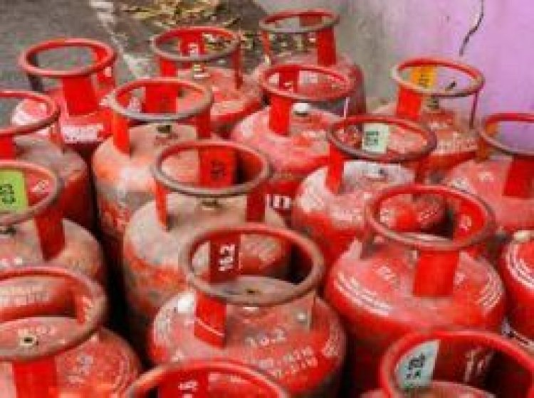 होली से पहले महंगाई का झटका: एलपीजी गैस सिलेंडर के दामों में भारी उछाल ...