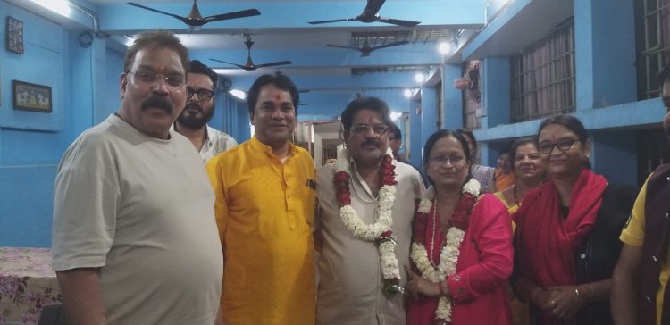 समाजसेवी कुबेर राठी एवं मंजू राठी ने संकटमोचन हनुमान मंदिर में मनाई वैवाहिक वर्षगांठ; गौ-सेवा और फल वितरण के साथ मनाया उत्सव