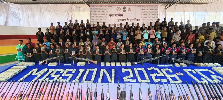 बस्तर में ऐतिहासिक 'पूना मारगेम': 108 माओवादियों का आत्मसमर्पण, करोड़ों की डंप बरामदगी से टूटी नक्सलवाद की कमर ...