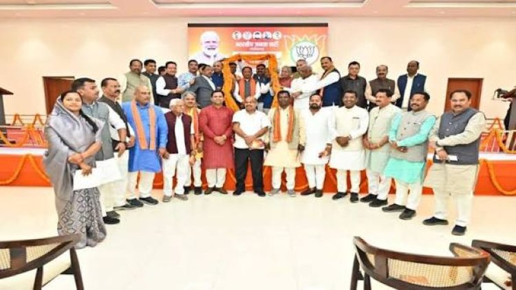 सीएम निवास में बुलाई गई भाजपा विधायक दल की बैठक, कई मुद्दों पर होगी चर्चा ...