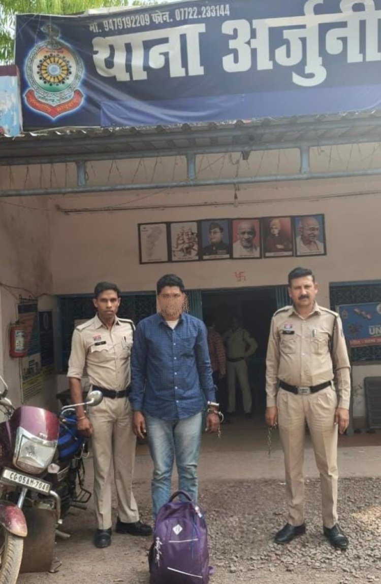 धमतरी पुलिस की बड़ी कार्रवाई: अवैध शराब के साथ टिकेश्वर साहू गिरफ्तार, मोटरसाइकिल और नगदी बरामद