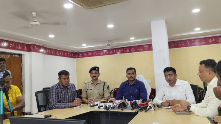 थाना गंज के पिथालिया काम्पलेक्स में 02 तथा न्यू राजेन्द्र नगर के अंजनी टॉवर में 01 ऑफिस सहित कुल 03 कॉल सेंटर का कर रहे थे संचालन ...