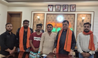 कोटा-मोहबा बाजार शराब दुकान हटाने की मांग तेज: मंत्री लखन लाल देवांगन को सौंपा 1145 हस्ताक्षरों वाला ज्ञापन