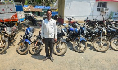 ऊंचे ब्याज के जाल में ग्रामीणों को फंसाने वाला सूदखोर गिरफ्तार, रायगढ़ पुलिस ने जब्त की 8 बाइक ...