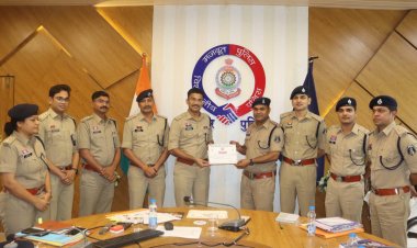 कांकेर पुलिस ने 'Cop of the Month' से बढ़ाया जवानों का मान, SP ने किया सम्मानित ...