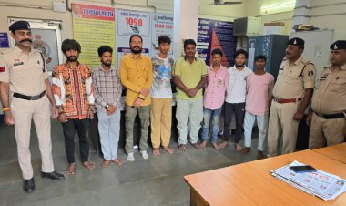 रायपुर: तड़के सुबह पुलिस की बड़ी स्ट्राइक; सेंट्रल ज़ोन में 132 बदमाशों की परेड, 11 वारंटी गिरफ्तार ...