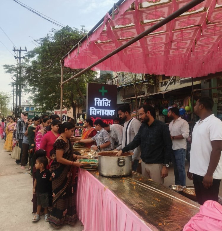 सिद्धी विनायक मेडिकल स्टोर द्वारा हनुमान जन्मोत्सव पर विशाल भंडारे का आयोजन