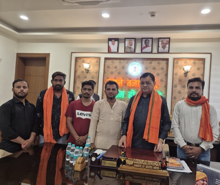 कोटा-मोहबा बाजार शराब दुकान हटाने की मांग तेज: मंत्री लखन लाल देवांगन को सौंपा 1145 हस्ताक्षरों वाला ज्ञापन