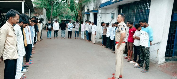 सार्वजनिक स्थानों पर जाम छलकाने वालों पर पुलिस का शिकंजा, 64 गिरफ्तार ...