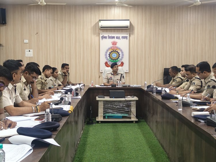 रायगढ़ एसएसपी ने ली अपराध समीक्षा बैठक: लापरवाही पर थाना प्रभारियों को नोटिस, 'जीरो टॉलरेंस' के निर्देश ...