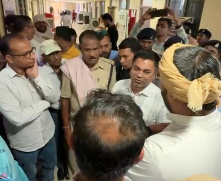 रायपुर नगर निगम ज़ोन क्रमांक 06 भाठागांव,हनुमान वाटिका वासियो द्वारा जनसमस्याओं को लेकर  जोन कमिश्नर 06 को ज्ञापन सौंपा