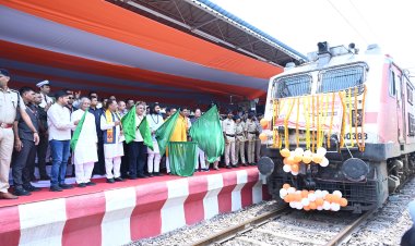 मुख्यमंत्री विष्णुदेव साय के साथ विधायक डॉ. संपत अग्रवाल ने दिखाई 'सोमनाथ स्वाभिमान सांस्कृतिक यात्रा' को हरी झंडी, 1000 श्रद्धालु सोमनाथ धाम रवाना