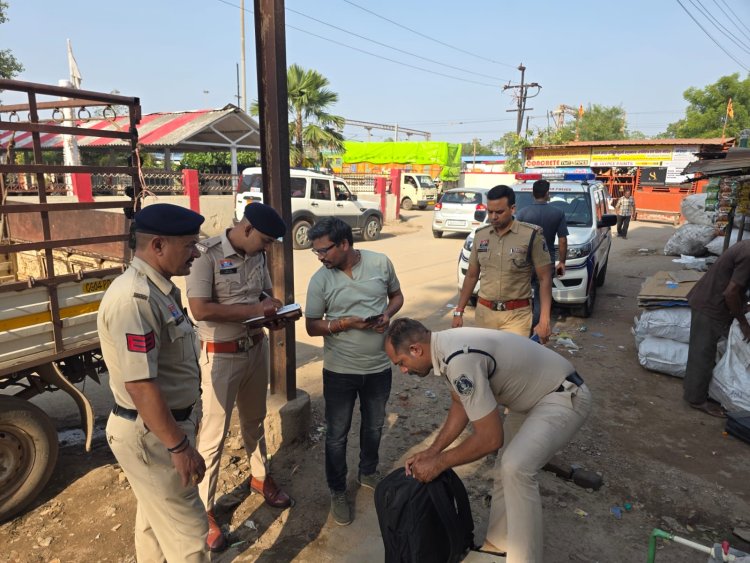 रायपुर में पुलिस का विशेष अभियान: मुसाफिरों और संदिग्धों की सघन चेकिंग