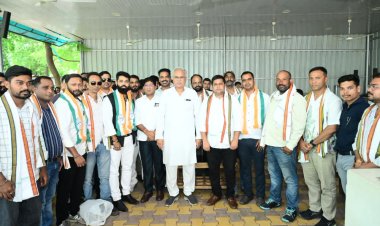 शिवसेना को तगड़ा झटका: अमलेश्वर में प्रदेश सचिव हिमांशु शर्मा ने थामा कांग्रेस का दामन, 65 युवाओं ने ली सदस्यता
