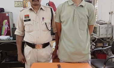 अवैध हथियार रखने वाले आरोपी शेख मस्युद्दीन उर्फ बिट्टू एवं निखिल चंदेल पुलिस की गिरफ्त में* ...