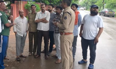 बिना समुचित सुरक्षा उपाय के स्कूली बच्चों का परिवहन करने वाले ई-रिक्शा, ऑटो एवं वैन की यातायात पुलिस द्वारा औचक जांच