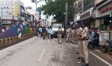 मालवीय रोड एवं शास्त्री बाजार में यातायात पुलिस और नगर निगम की संयुक्त कार्यवाही।