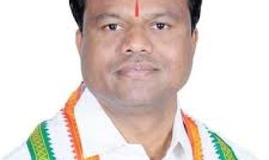 वाटर कैनन भी हम पर, आंसू गैस भी हम पर, पत्थर और डंडे से प्रहार भी हम पर और एफआईआर भी हम पर, शर्म करो सरकार - दीपक बैज