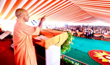 "युवाओं के भविष्य से खिलवाड़ करने वाले नकल माफियाओं की जगह सिर्फ जेल में है, कुर्क होगी संपत्ति": फतेहपुर जनसभा में गरजे CM योगी