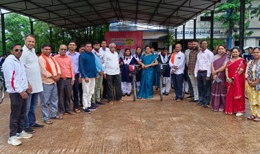 शाला प्रवेश उत्सव में सायकल वितरण किया गया