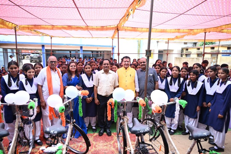 विधायक डॉ. संपत अग्रवाल की पहल लाई रंग: बसना कन्या शाला बनेगा स्वामी विवेकानंद उत्कृष्ट विद्यालय, मिली 33.33 लाख की सौगात