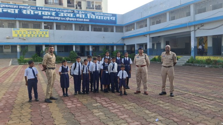 स्कूल एवं कॉलेजों में छात्र-छात्राओं की सुरक्षा हेतु पिंक पेट्रोल यूनिट की नियमित पेट्रोलिंग