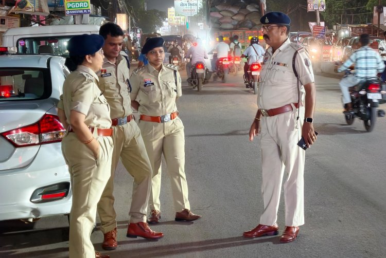 धमतरी में पुलिस अधीक्षक भावना पांडेय ने संभाली कमान:   यातायात व्यवस्था का लिया जायजा, कोतवाली थाने का किया औचक निरीक्षण