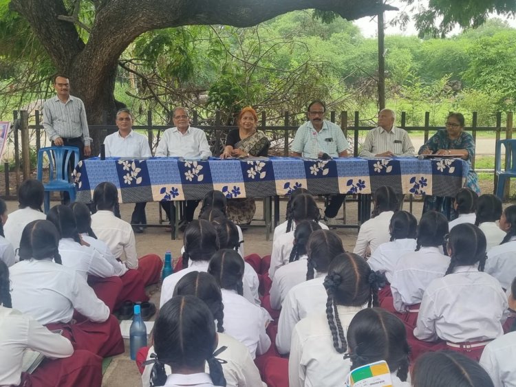 कैरियर काउंसलिंग से छात्राओं को मिली उज्ज्वल भविष्य की दिशा
