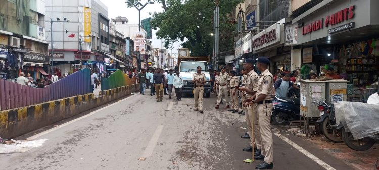 मालवीय रोड एवं शास्त्री बाजार में यातायात पुलिस और नगर निगम की संयुक्त कार्यवाही।