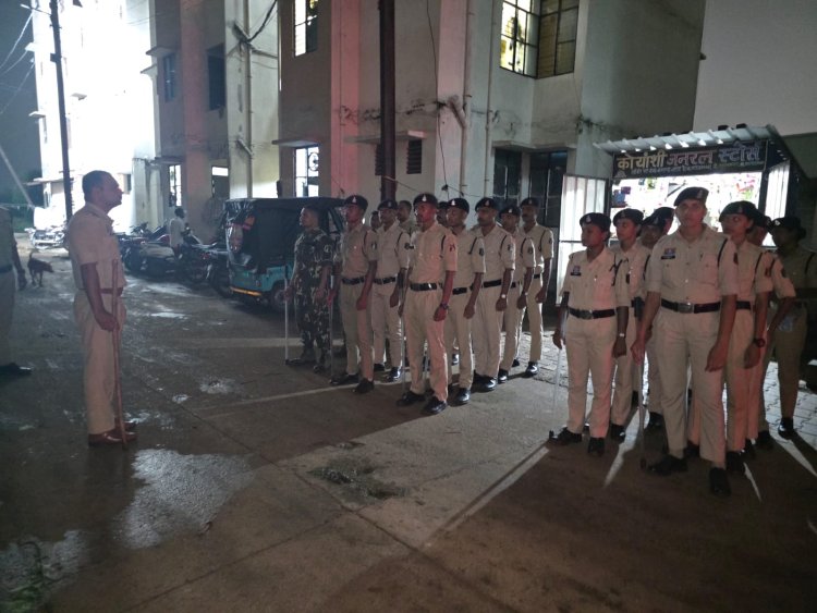 अपराधमुक्त रायपुर के लिए पुलिस का बड़ा एक्शन: लाभांडी बीएसयूपी कॉलोनी में 100 जवानों ने डाला डेरा, 200 से अधिक मकानों की सघन जांच