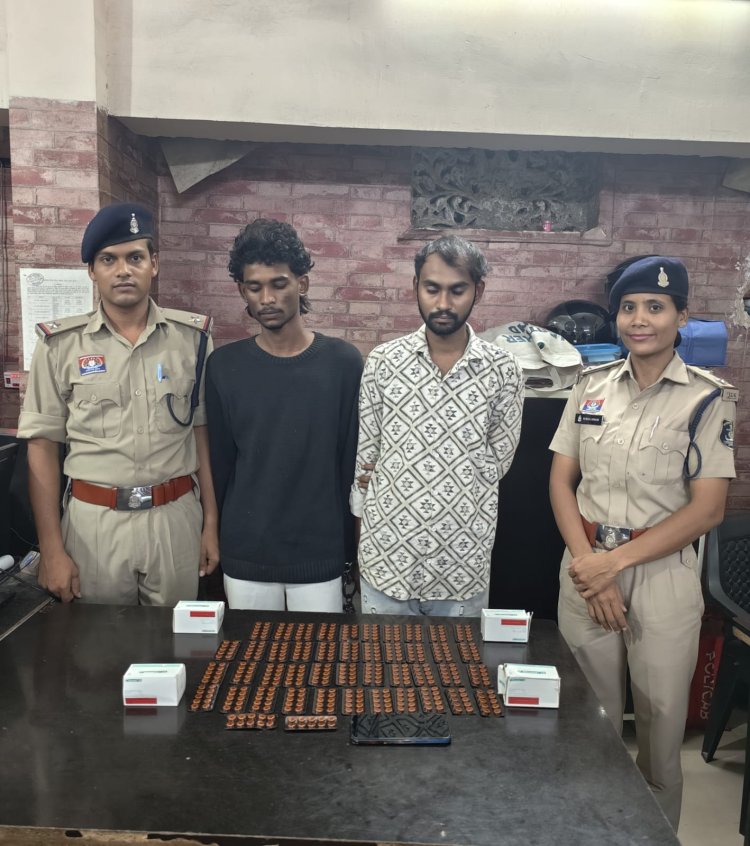थाना खम्हारडीह क्षेत्रांतर्गत चण्डी नगर स्थित गदयाही मंदिर पास प्रतिबंधित नशीली टेबलेट के साथ पकड़ा गया दोनों आरोपियों को।