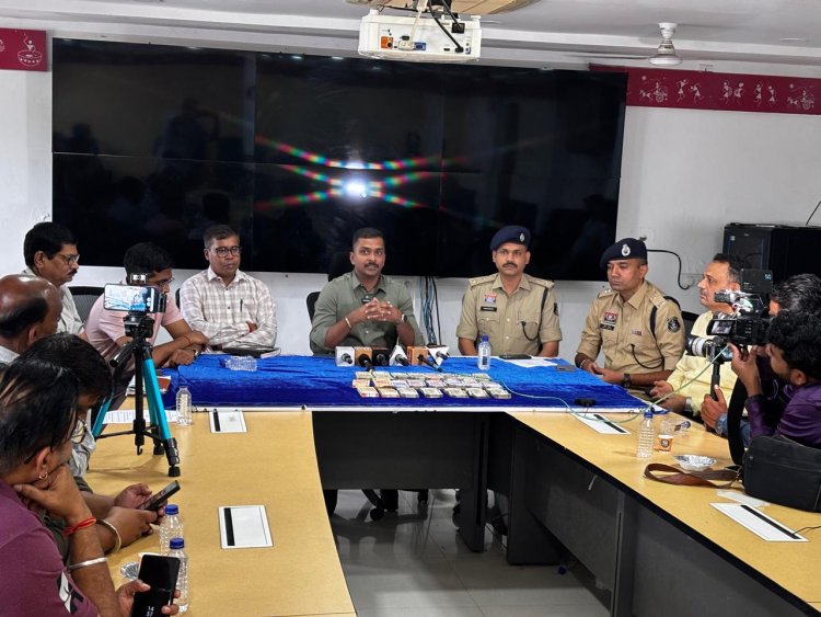सिविल लाईन स्थित सी.ए. के ऑफिस में चोरी की घटना को अंजाम देने वाले 2 आरोपी गिरफ्तार