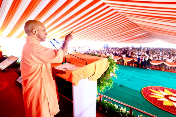 "युवाओं के भविष्य से खिलवाड़ करने वाले नकल माफियाओं की जगह सिर्फ जेल में है, कुर्क होगी संपत्ति": फतेहपुर जनसभा में गरजे CM योगी