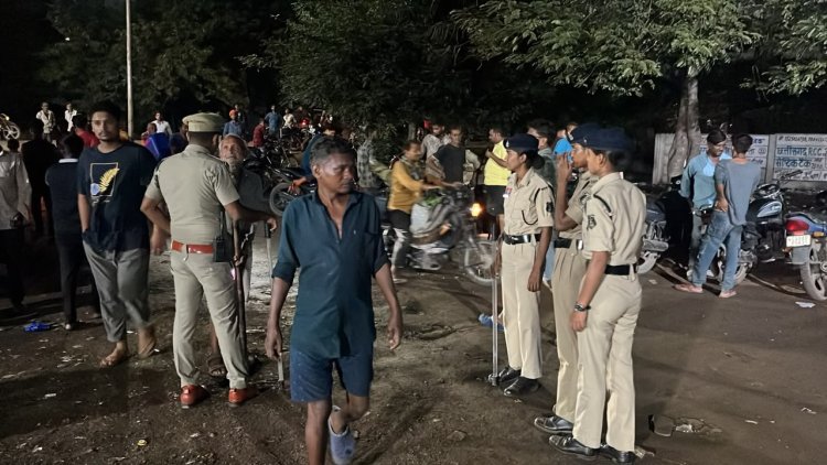 पुलिस कमिश्नर रायपुर के निर्देशन में डीसीपी, एडीसीपी एवं एसीपी की मौजूदगी में गुढ़ियारी थाना क्षेत्र में सघन पैदल गश्त एवं फ्लैग मार्च