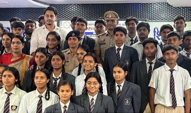 ​'संवाद से समाधान': रायपुर पब्लिक स्कूल में डीसीपी दीपमाला कश्यप ने विद्यार्थियों को साइबर व महिला सुरक्षा के प्रति किया जागरूक