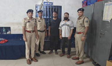 नकली 'गोल्ड फ्लेक' सिगरेट के कारोबार पर दुर्ग पुलिस का शिकंजा: 2.07 लाख का माल जब्त, 2 गिरफ्तार