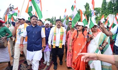 बाइक पर तिरंगा थामे निकले उपमुख्यमंत्री और वन मंत्री, दिया शांति और विकास का संदेश