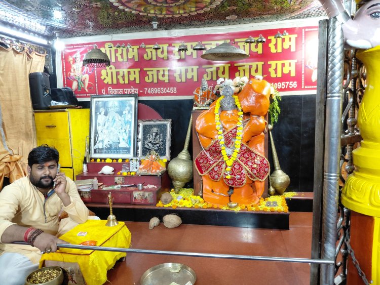 आस्था और सेवा की अद्भुत मिसाल: रायपुर के सिद्ध संकट मोचन हनुमान मंदिर में 2009 से अनवरत जारी है शनिवार का महाभंडारा