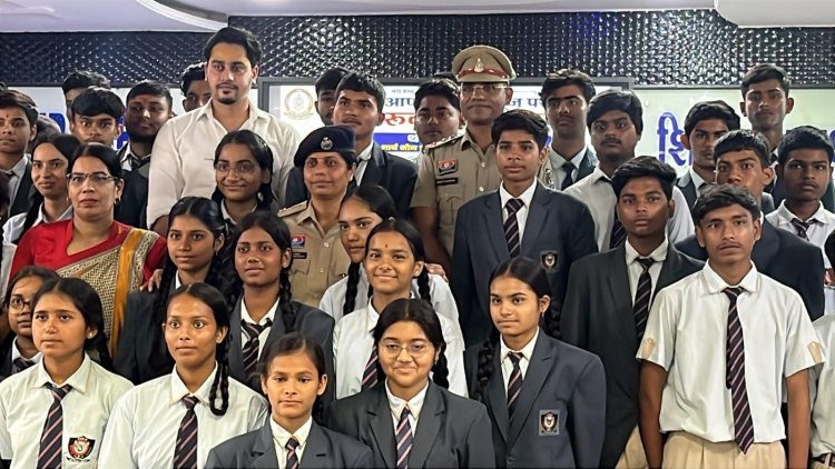 ​'संवाद से समाधान': रायपुर पब्लिक स्कूल में डीसीपी दीपमाला कश्यप ने विद्यार्थियों को साइबर व महिला सुरक्षा के प्रति किया जागरूक